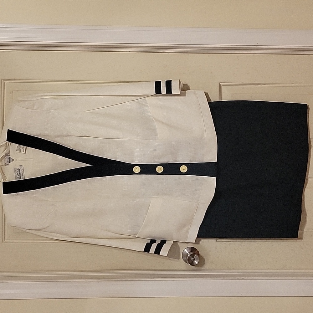 Vintage Classics by Leslie Fay 2 pc. Set